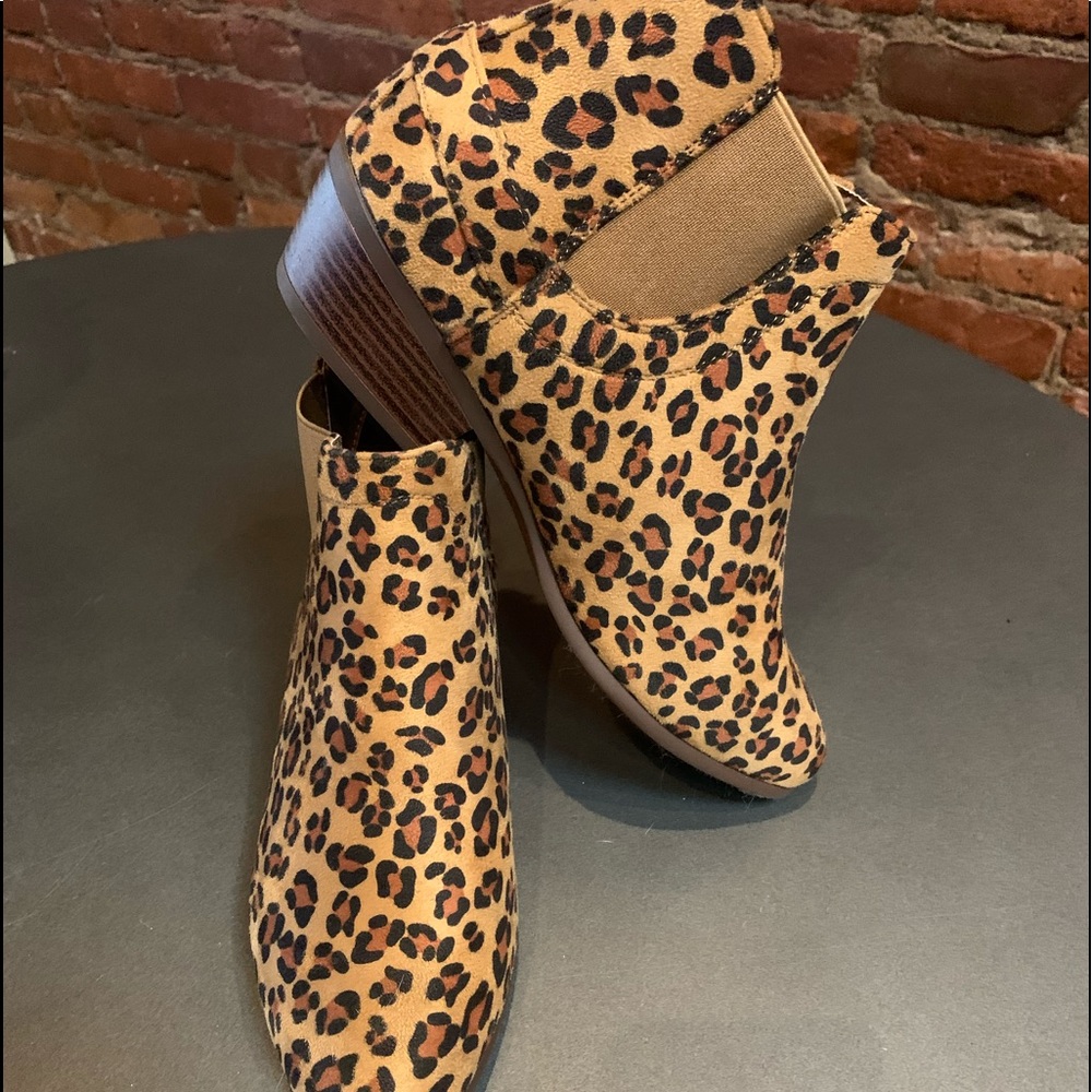 Once worn leopard bootie